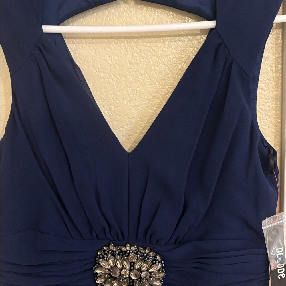 Chic Backless Navy Dress with Jewel Accent